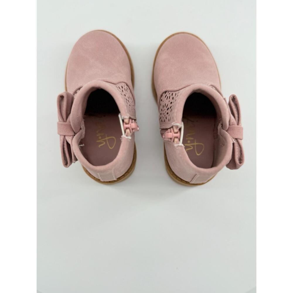 NWT Girls Toddler Shoe Size 5 Pink Ankle Bootie Suede Bow Perforated Pattern - Picture 3 of 13